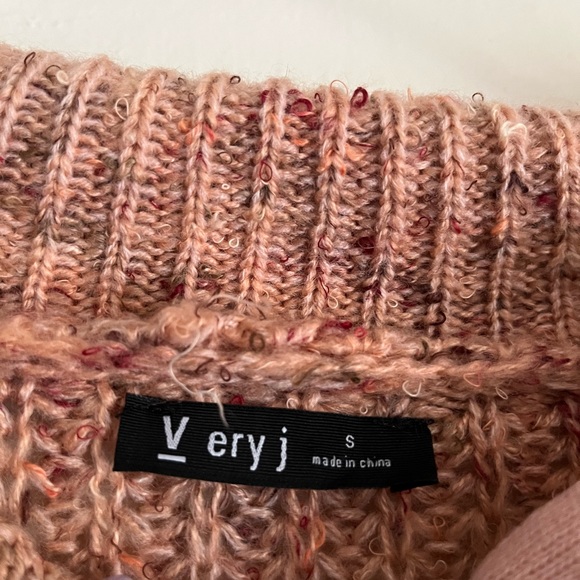 V ery Berry Sweater - Picture 3 of 3